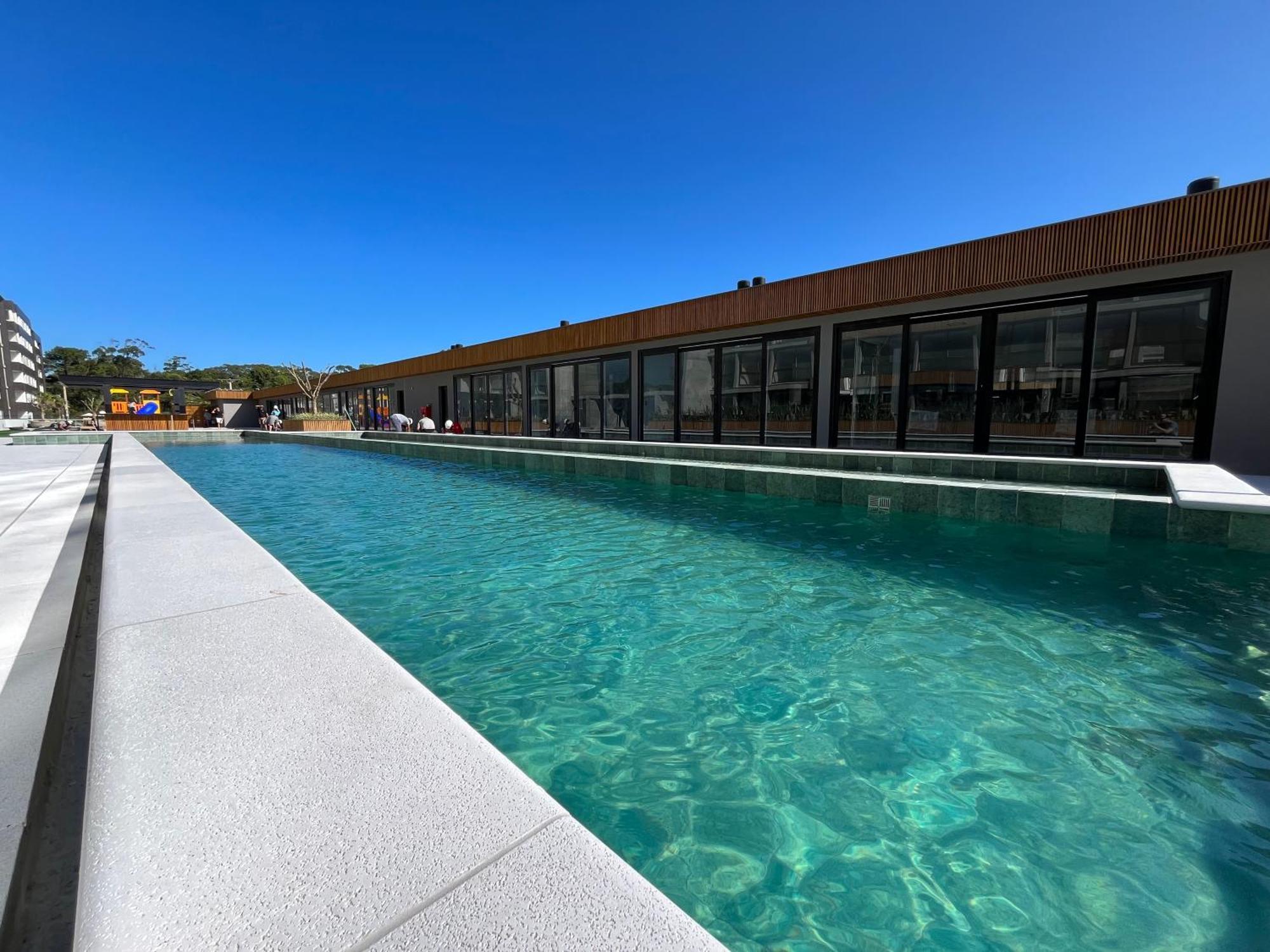 Apartment Com Piscina Aquecida E Garagem Em