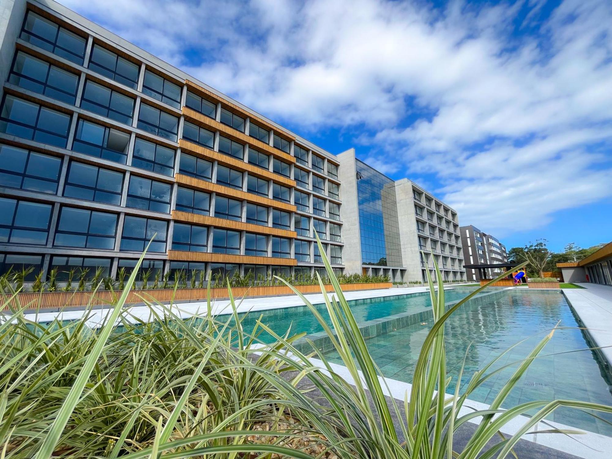 Apartment Com Piscina Aquecida E Garagem Em