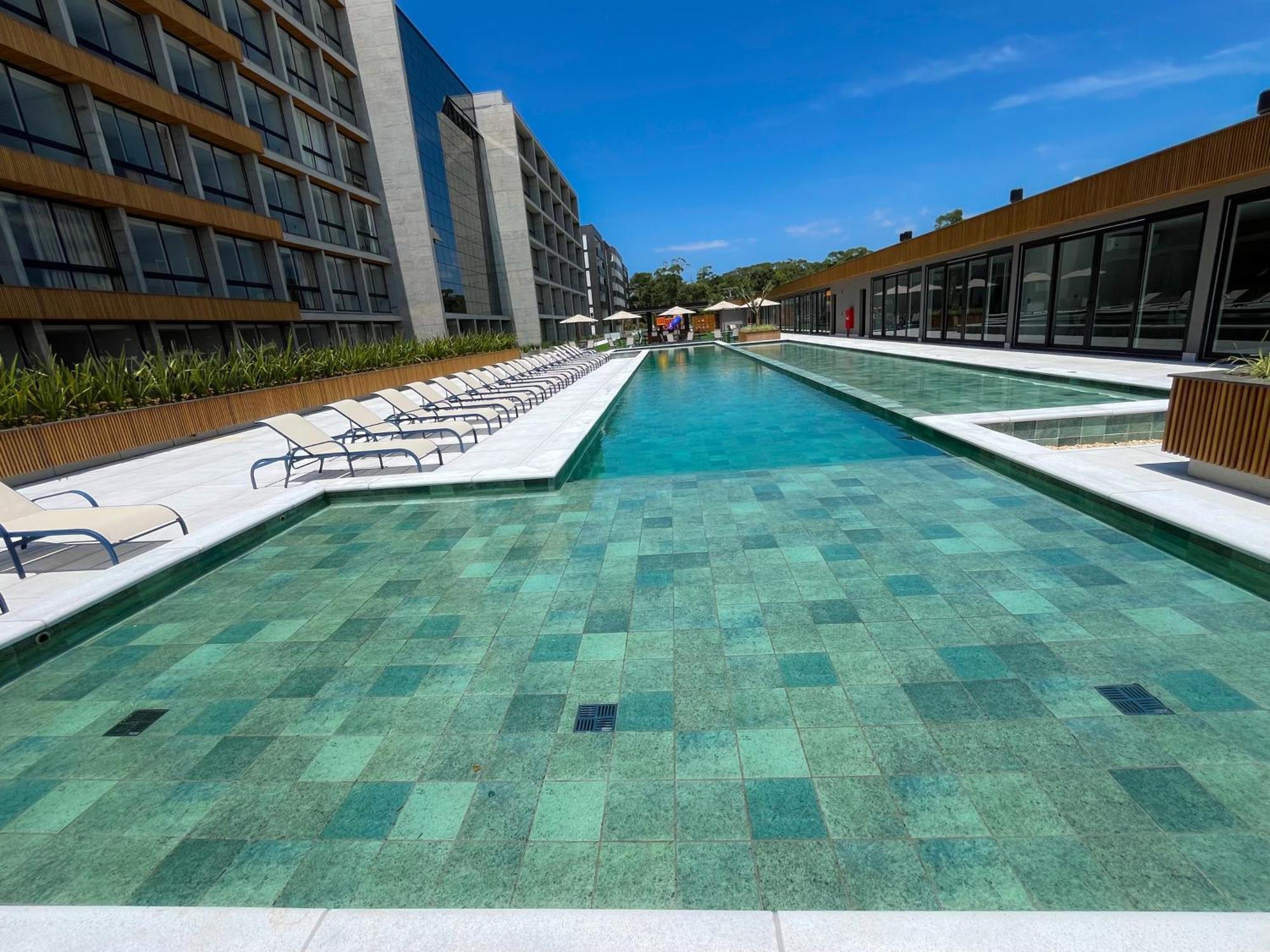 Com Piscina Aquecida E Garagem Em Xangri-la