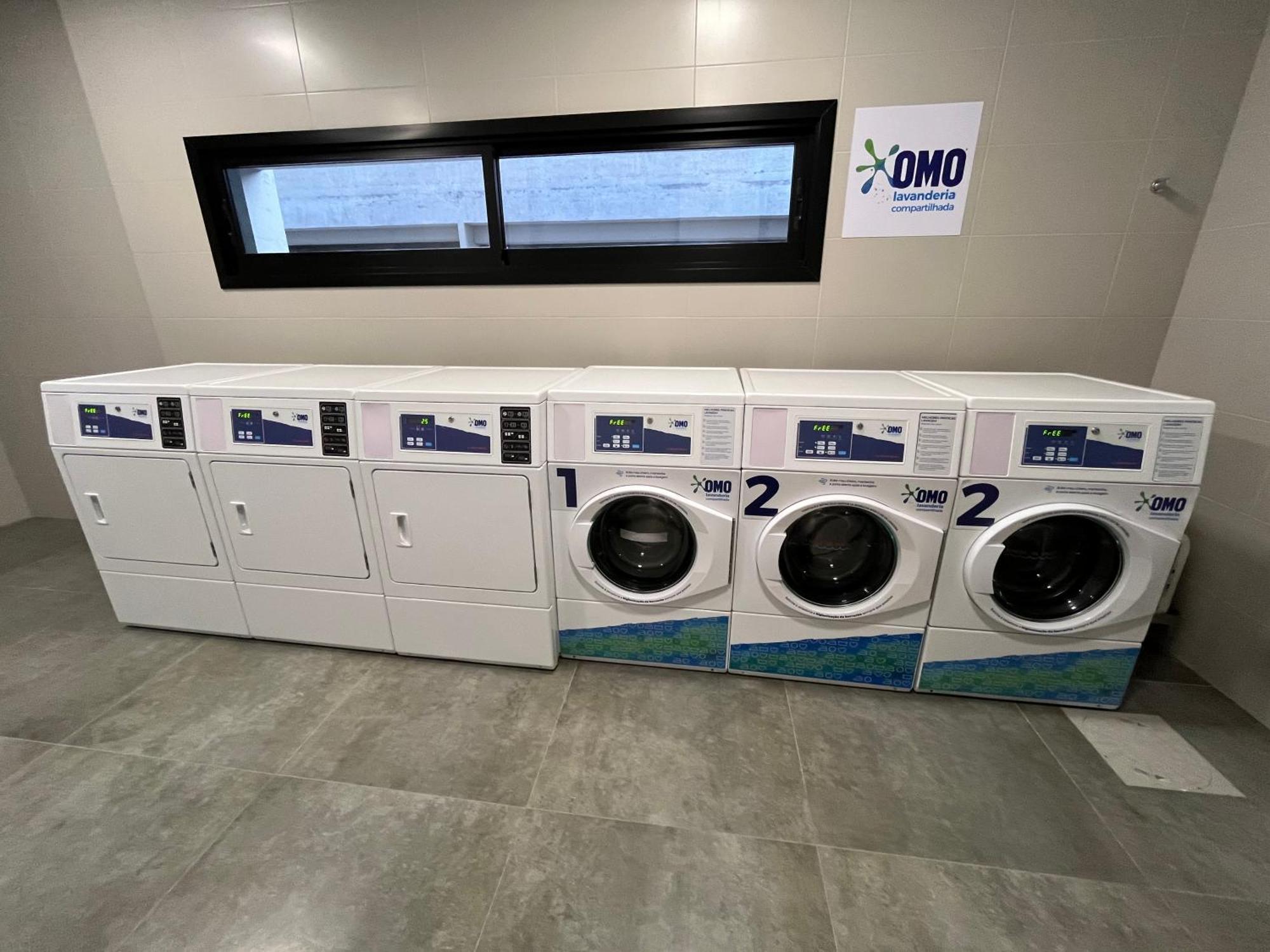 Com Piscina Aquecida E Garagem Em *