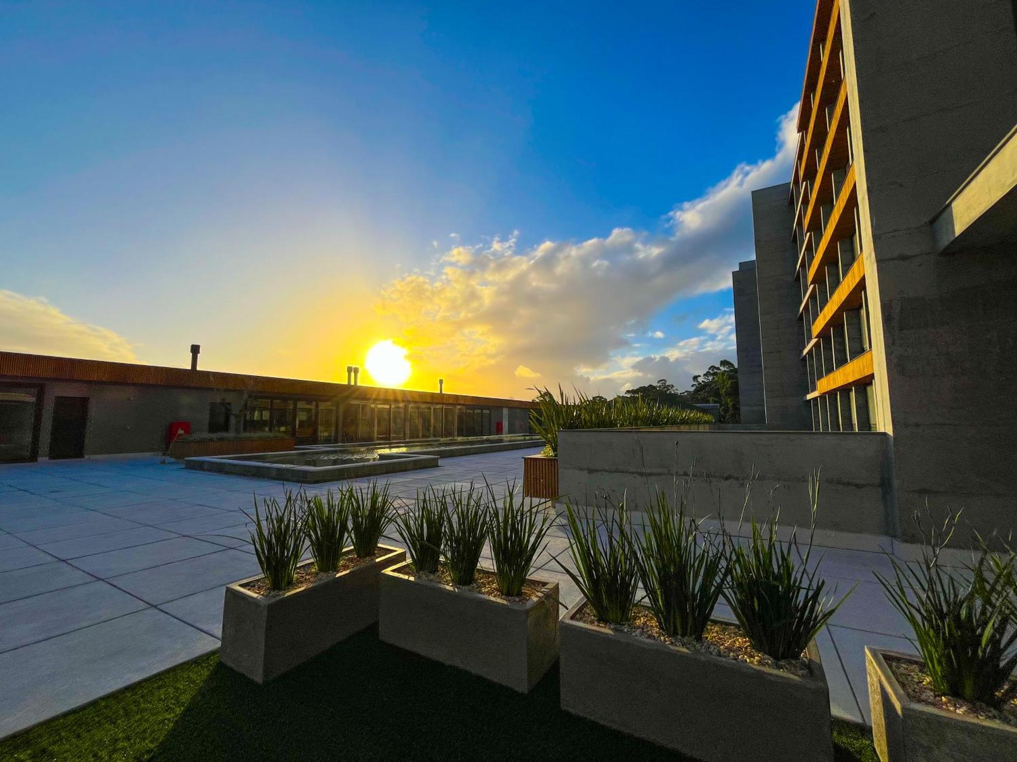 Com Piscina Aquecida E Garagem Em * Xangri-la