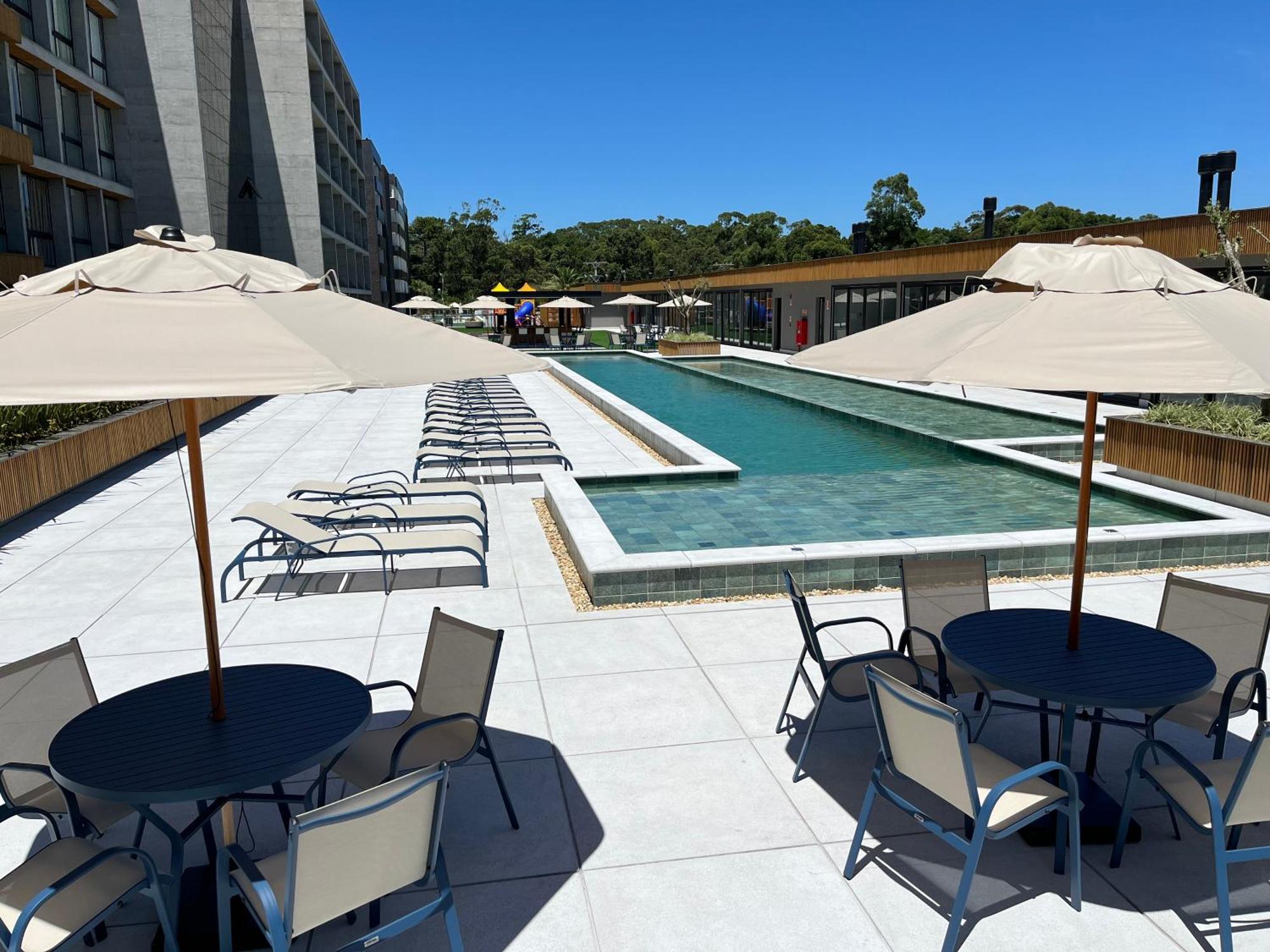 Com Piscina Aquecida E Garagem Em Apartment *