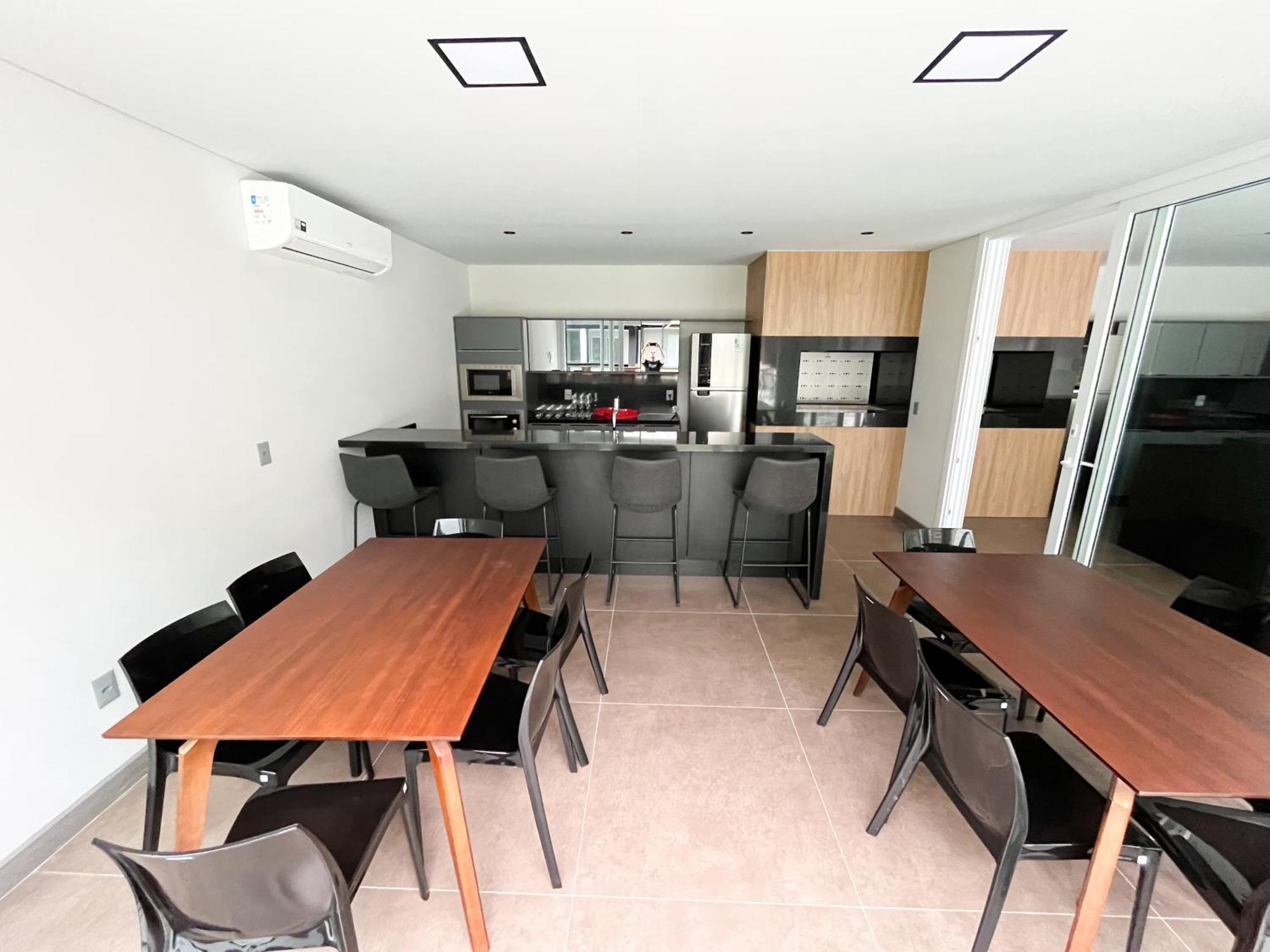 Apartment Com Piscina Aquecida E Garagem Em