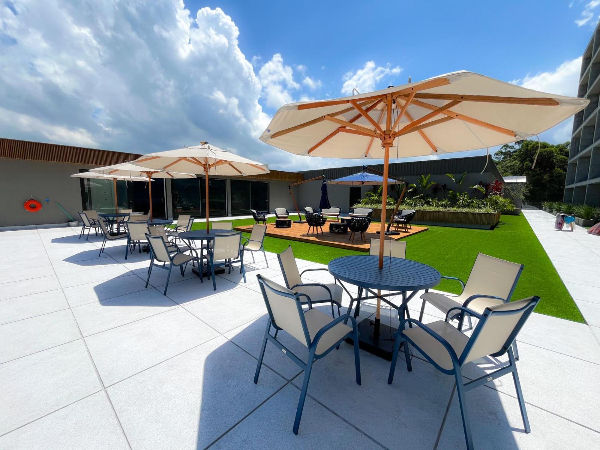 Apartment Com Piscina Aquecida E Garagem Em *