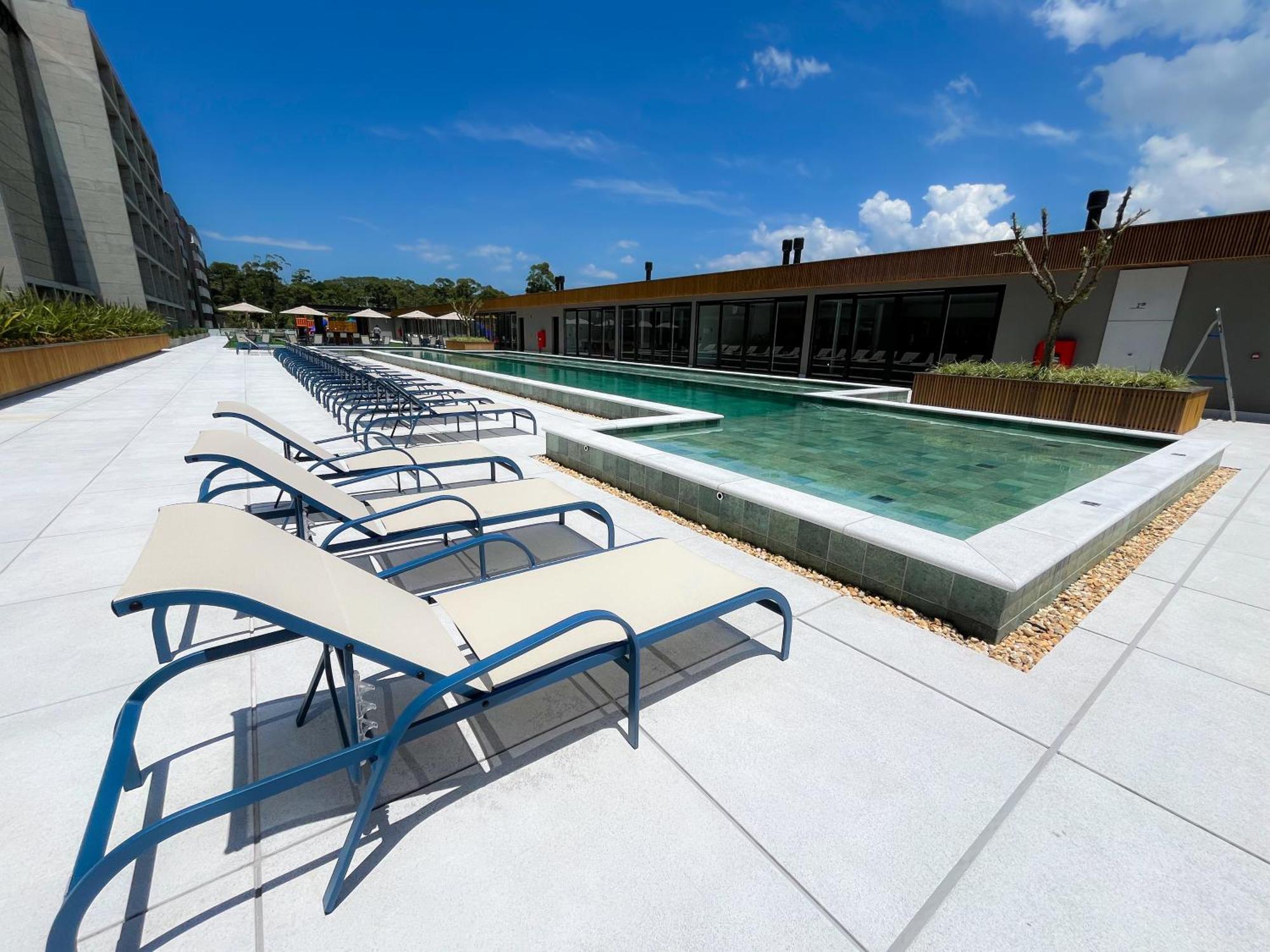 Com Piscina Aquecida E Garagem Em Xangri-la