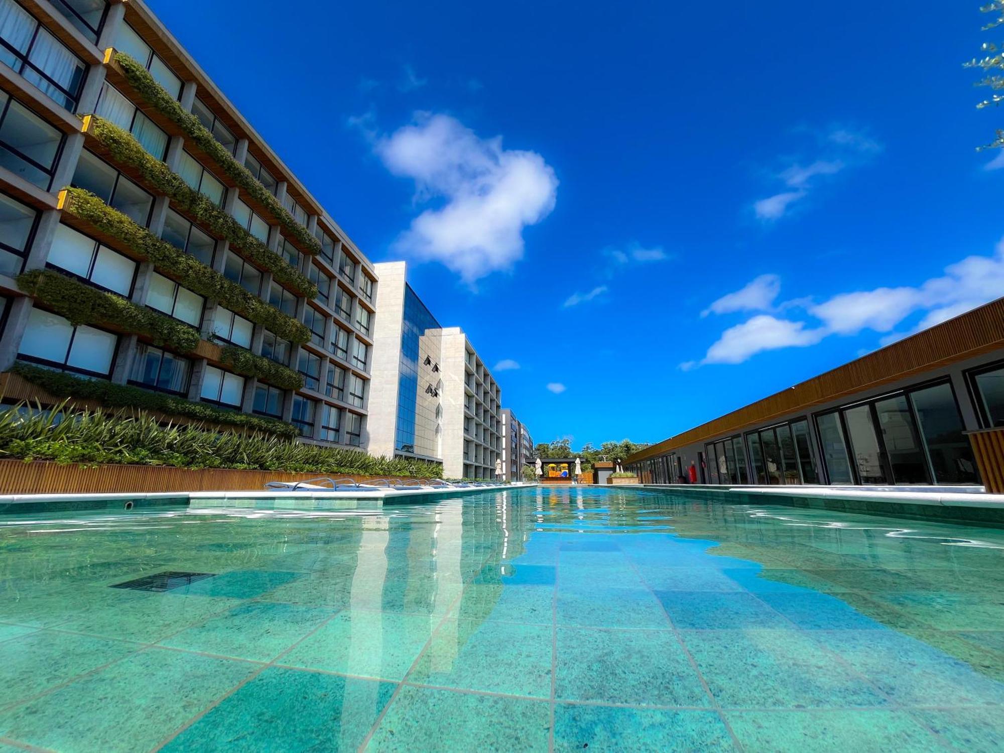 Com Piscina Aquecida E Garagem Em